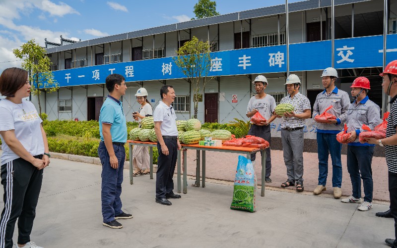 市城投集團(tuán)公司開展“夏日送清涼”活動(dòng)