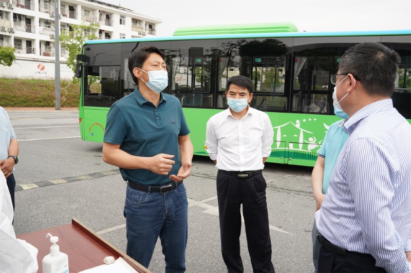 市國資委黨委書記、主任周連文帶隊(duì)到城投公交集團(tuán)、交通樞紐開展疫情防控、安全生產(chǎn)專項(xiàng)檢查