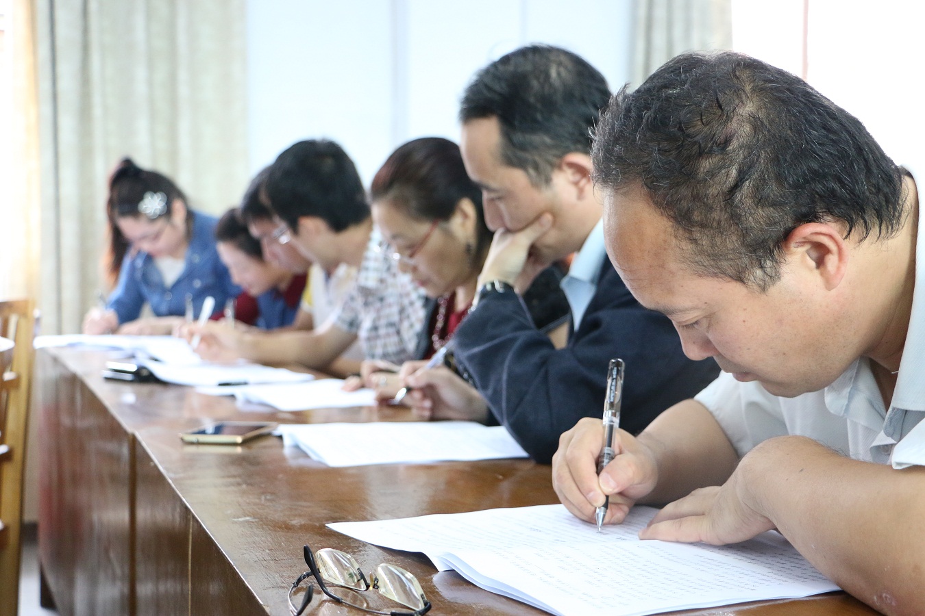 市城投集團公司：開展中層干部和全體黨員黨風(fēng)廉政知識測試